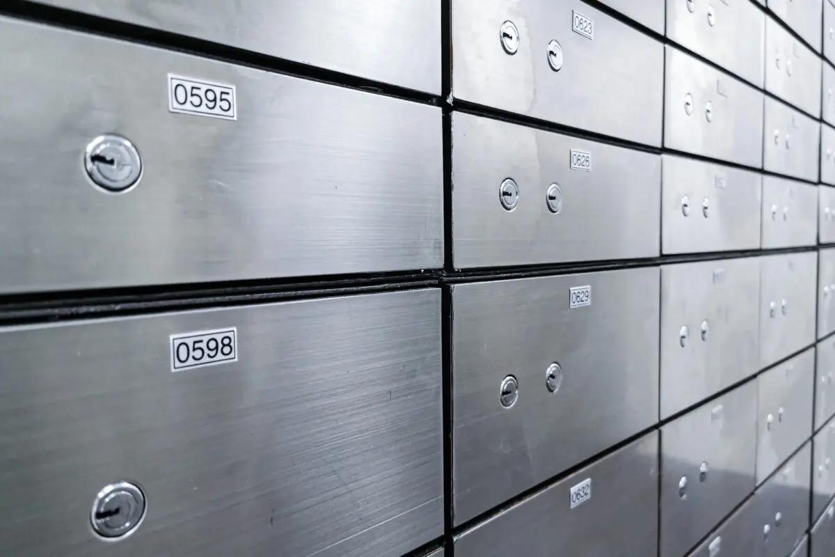 Wall of safe deposit boxes in steel 